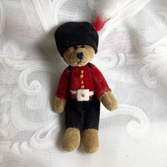 British Palace Guard Miniature Teddy Bear Jointed Legs Bearskin Hat 4” Mini Doll - Picture 1 of 3